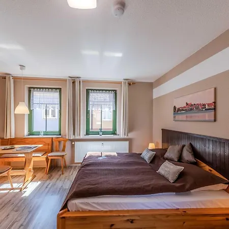 Am Mueritzer Hafen فارين